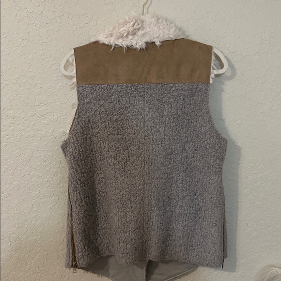 ❄️Athena Marie fur vest a - Picture 5 of 7